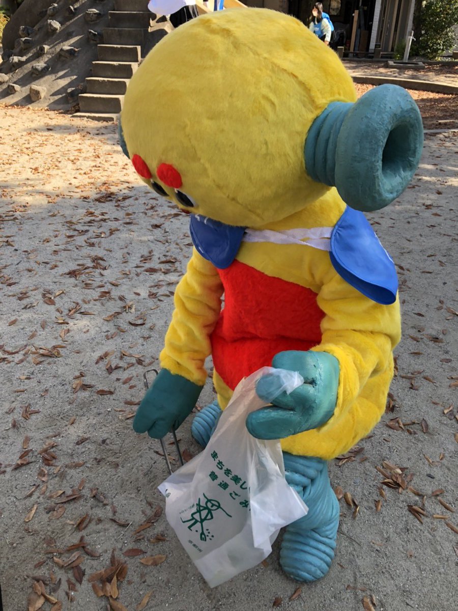 chobomon's tweet photo. きょうは、ぽげまるが、スウィングさんのゴミころりのゴミブルーたちといっしょにゴミひろいをしたよ！ https://t.co/z8qD0lr2g3