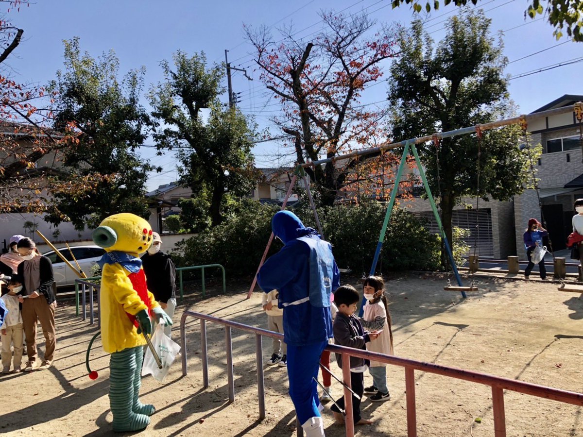 chobomon's tweet photo. きょうは、ぽげまるが、スウィングさんのゴミころりのゴミブルーたちといっしょにゴミひろいをしたよ！ https://t.co/z8qD0lr2g3