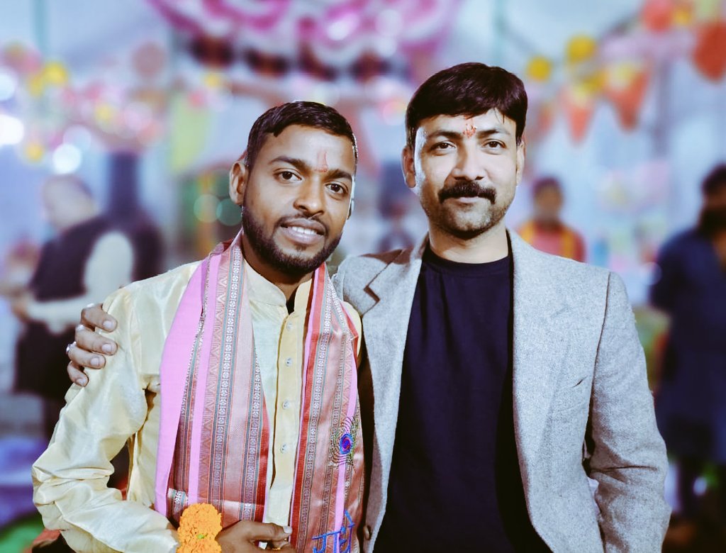 KKMISHRALIVE's tweet image. #indianidoljunior में अपनी धमक जमा चुके बेहद शानदार गायक शोभित जोगियाल से
 खाटू नरेश के एक कार्यक्रम में मुलाकात हुई 
 "तू मिले दिल खिले" को सुन उनका वो शो याद आ गया।
 Good Guys keep it up 👍