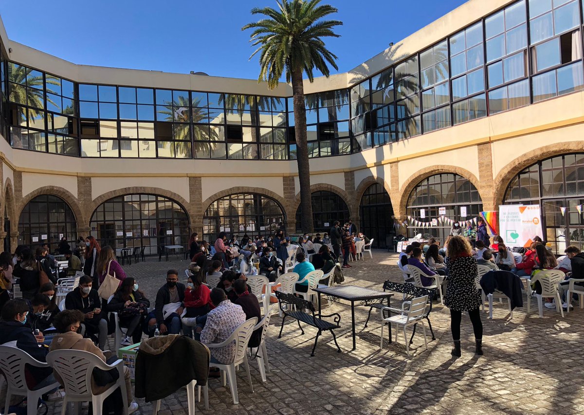 ArrabalAID's tweet image. Muy felices con la participación del #LiveLibrary sobre #LGTBIQFOBIA que hemos desarrollado en @univcadiz con la colaboración de @diputacioncadiz para fomentar la igualdad, diversidad y feminismos a través del diálogo.