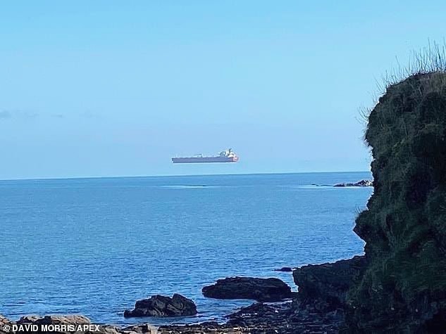 largedeviations's tweet photo. [Fig. F.17] “Fata Morgana" is a peculiar optical effect which is produced by layers of air close to the horizon having different density and thus refractive index. They act as lenses, creating the illusion that an object (e.g. a boat) is floating. #artscience #FataMorgana https://t.co/w5qAMSVG0z