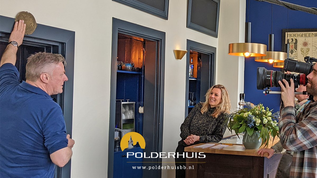 Nee, Leon heeft daar geen haakje opgehangen... Wel een mooi verhaal over de kluis in ons monumentale pand.

#polderhuis #bedandbreakfast #BenB #lansingerland #bergschenhoek #haakje