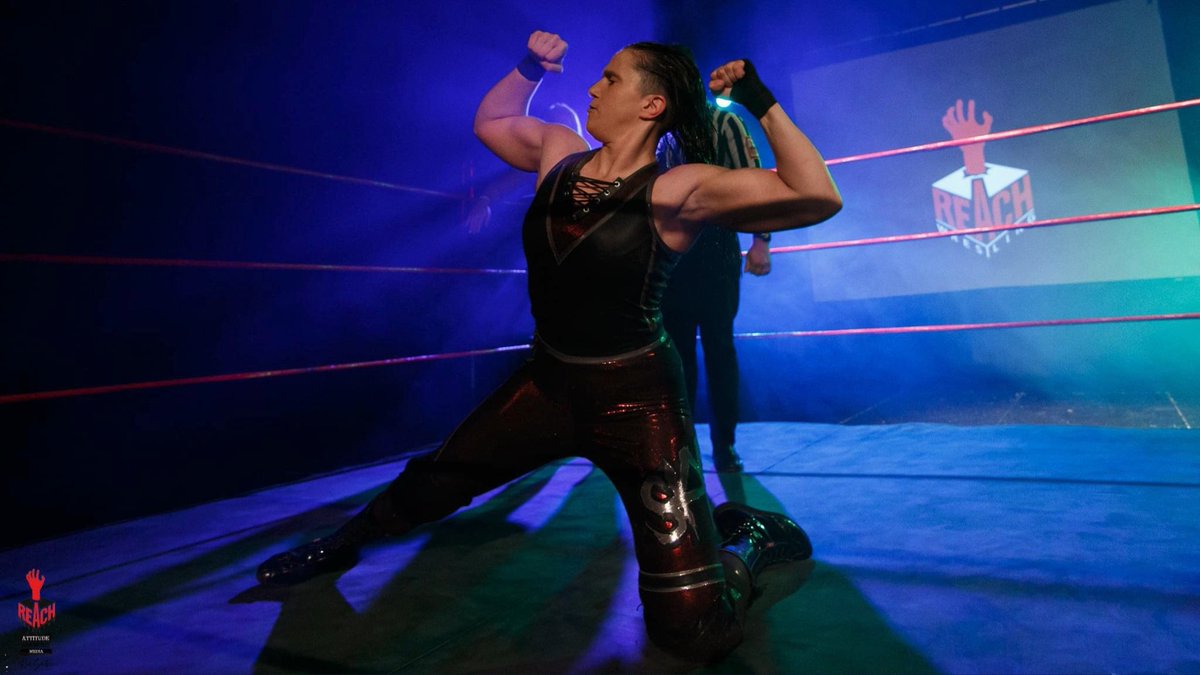 SkyeSmitson's tweet photo. When the Spotlights on best believe I’m gonna Flex 💪🏻 Cause why the hell wouldn’t I share these biceps with everyone 😉

📷 = @RickSmithPhotos 
@REACHWrestling https://t.co/FDviPMLJfw