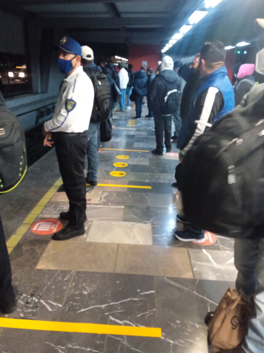 geniscong's tweet photo. @MetroCDMX Otra vez no podré llegar a mi trabajo  línea 3 , 18 de marzo más 10 minutos y no llega https://t.co/bk9YPDL1tF