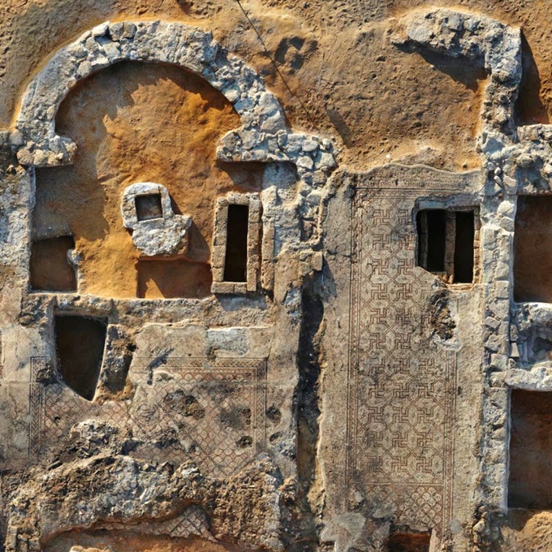 ticiaverveer's tweet photo. A Byzantine church has been unearthed at the site of Ashdod Yam. Built in the 4th or 5th century CE, it gave prominence to clergywomen. The later mass graves at the site may be evidence of a pandemic that crippled the Byzantine Empire, archaeologists say. 
https://t.co/RrzofANDFC https://t.co/s3sMlBTz1v