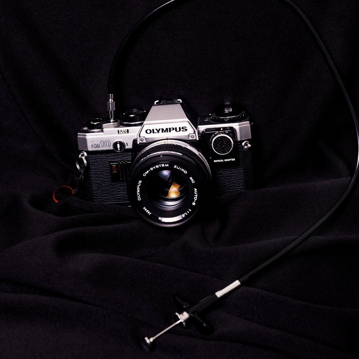 Diannesimages's tweet photo. I love this camera, not because it makes me stop and think what I’m doing when using it, but because it’s such good looking camera. Practicing using off camera flash. #cameraportrait #photography #PhotoOfTheDay #filmcamera #filmphotography #olympusfilm https://t.co/D9H7CCtYbn