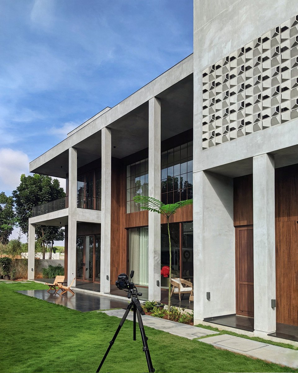 KunalBhatia_KB's tweet photo. Shooting architecture + interiors of a gorgeous home in Bangalore, designed by We Design Studio.

It's been a productive two days and we've got some really good sun-lit frames, despite the threat of rains. https://t.co/8k86dEhrOt