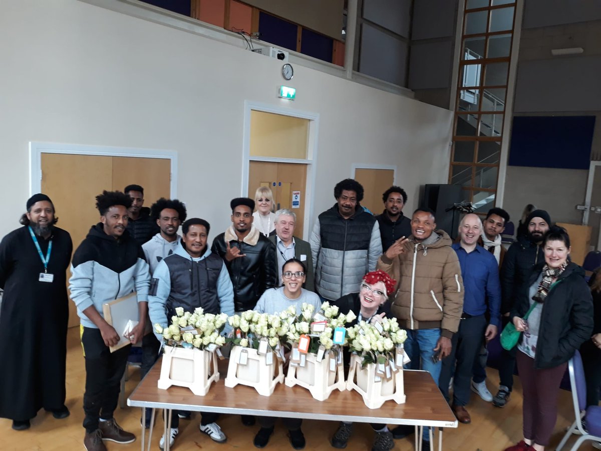KirkleesCI's tweet photo. Rose's for peace at the Huddersfield Mission welcomes session. People coming together with students from Greenhead college helping with the Rose's. Great conversations and fun as part of #Interfaithweek2021 @kirkleeswelcome @GreenheadCol https://t.co/O4ZGceJ8N6