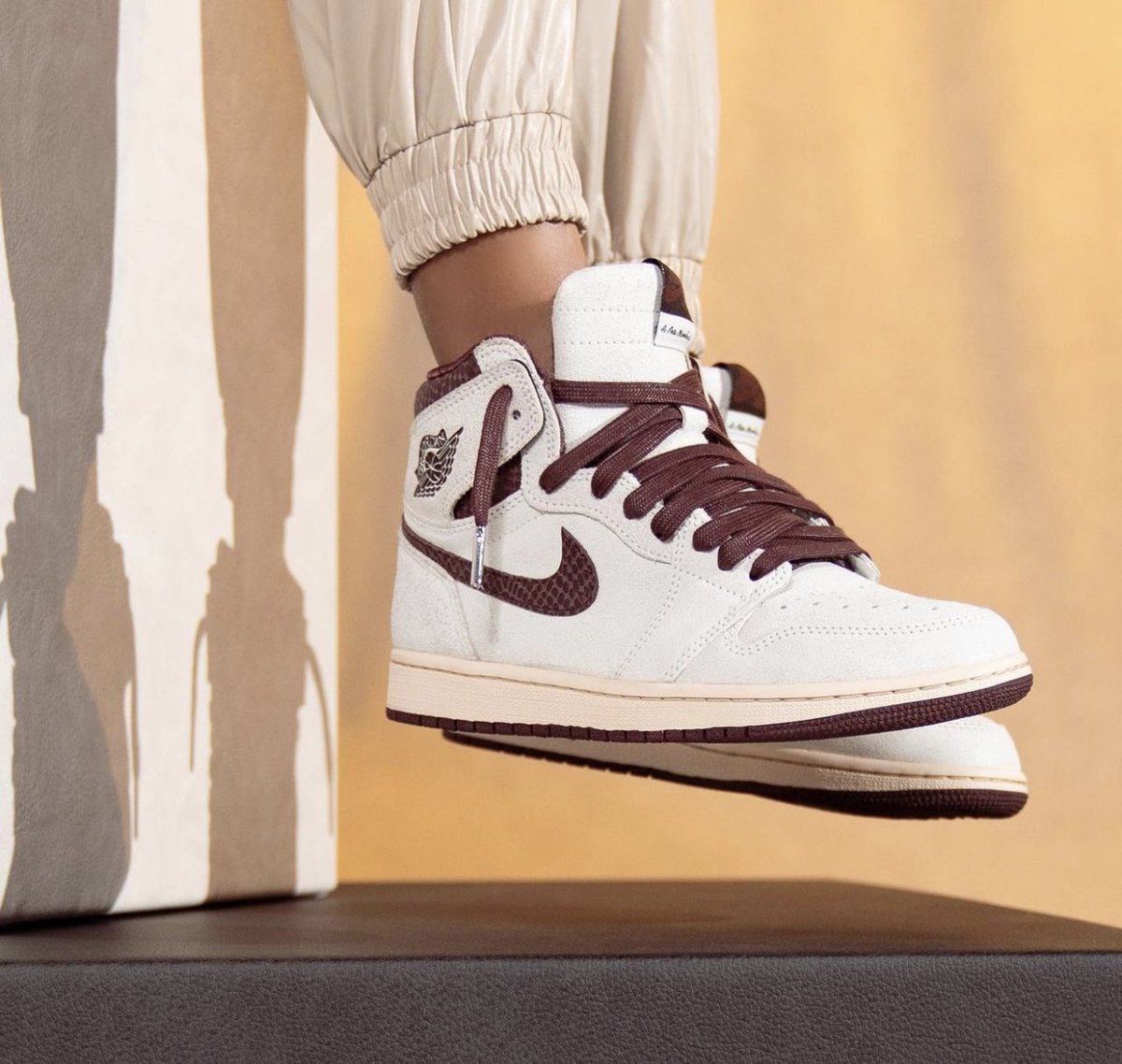 ANT_NYC1's tweet photo. Looks like we getting a whole lot of Burgundy with all the upcoming sneaker drops. ๐๐ฏ๐ฅ
#ImHereforThis https://t.co/FJQvIQ2ev1