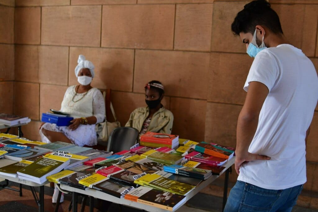 AlpidioAlonsoG's tweet photo. El Festival Universitario del Libro y la Lectura comenzó ayer, 16 de noviembre, en las diferentes universidades de Cuba, con disímiles propuestas literarias y artísticas. #CubaVive #CubaEsCultura #CubaViveYRenace https://t.co/foUt3ZO5ai https://t.co/VaTlWC6hZQ
