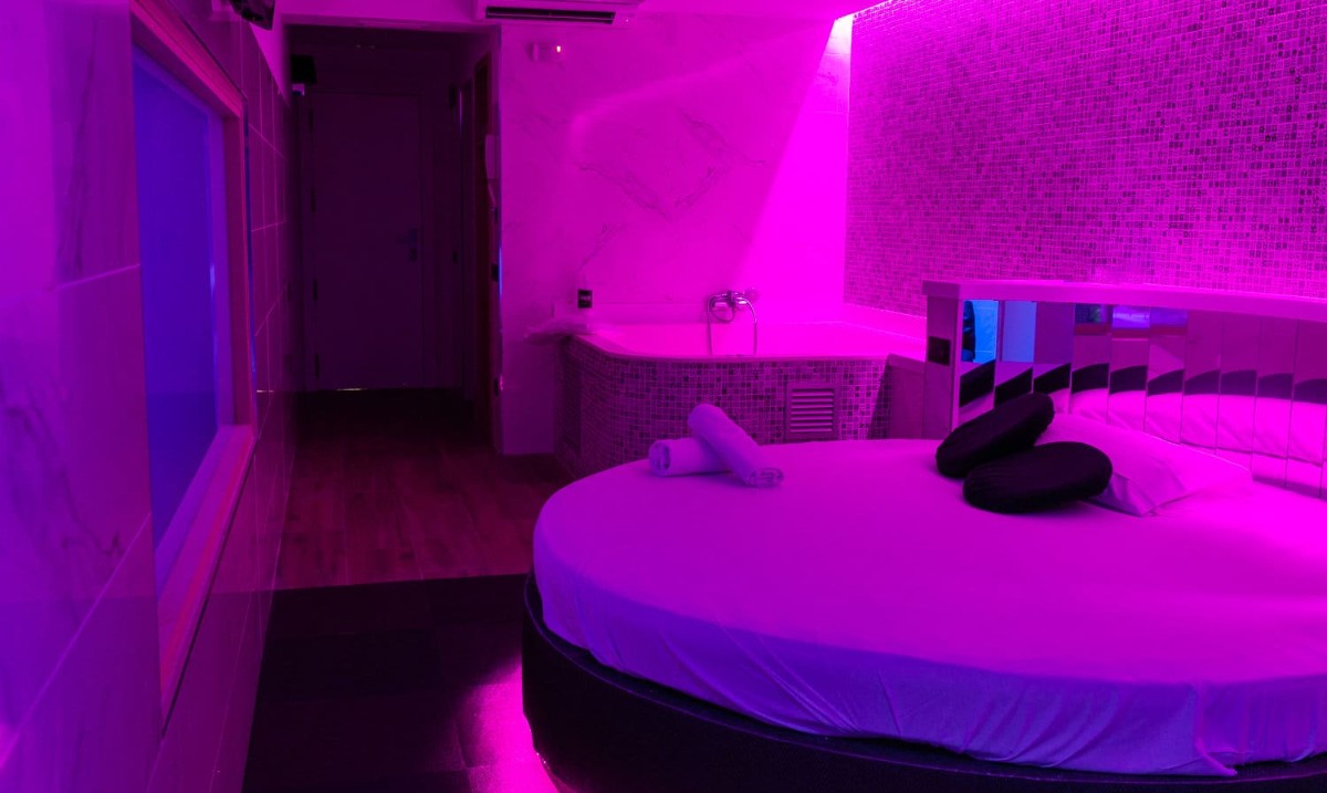 por_hora_Luxtal's tweet photo. El tiempo que se disfruta, es el verdadero tiempo vivido. Vivamos la vida y las horas contigo fluirán.
#Luxtal #lovehotel #habitacionesporhoras #vida #vivirlashorascontigo
https://t.co/zIOvkB4K8p https://t.co/8C449uroIa