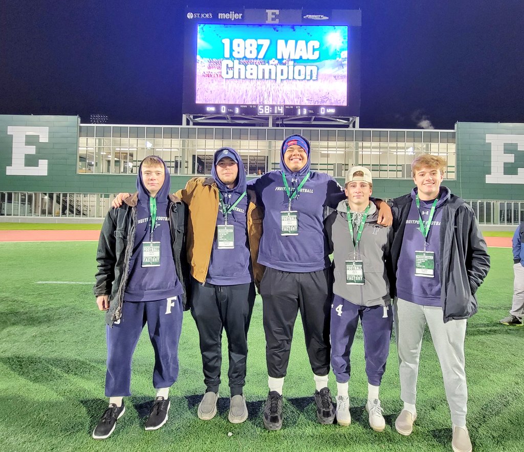 FRTPRT_FTBLL's tweet photo. Thank you @Coach_Collett and @EMUFB for a great visit and and incredible game. #MACtion #ARETEisOurPursuit #FightOn @KaidenBell8 @AidenVela1 @GavinLockhart7 @CodyNash_8 https://t.co/w15oi76zep