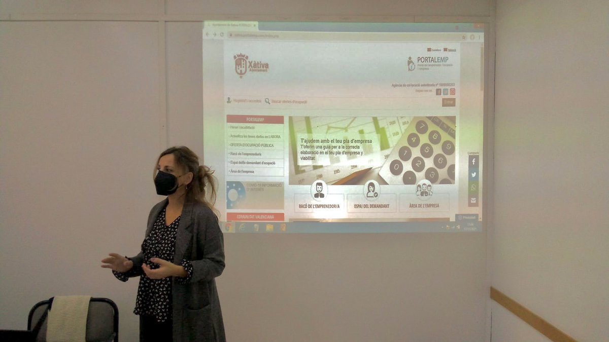 Xativa's tweet photo. 👤Hui ha tingut lloc a la Casa de Cultura un taller sobre el portal d’Ocupació de #Xàtiva destinat als usuaris i usuàries d’Aspromivise, en el qual s’ha explicat el seu funcionament i les ajudes que es poden sol·licitar per a la contractació de persones amb diversitat funcional. https://t.co/yIbqwLacRy