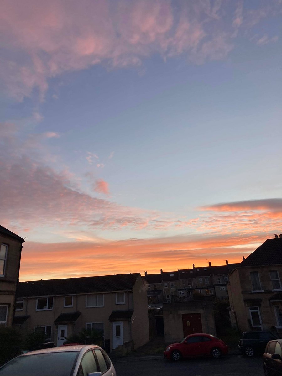 LoisSRoss's tweet photo. Early morning trial day means lush sky on the way to uni this morning 😍 https://t.co/QTeSGxB1op