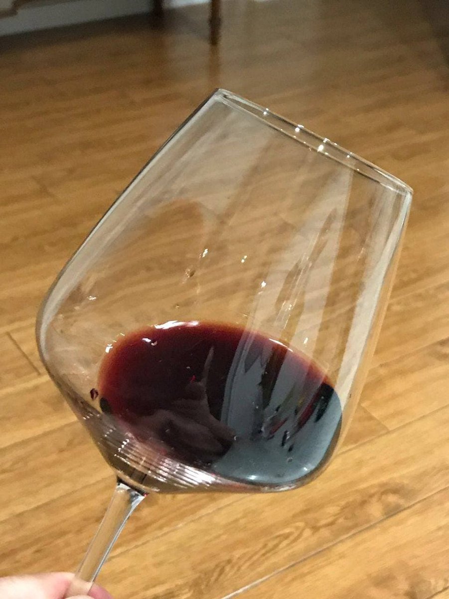 Grits969's tweet photo. Pour a glass of wine at night to end a busy day https://t.co/RfqAckQ1CS
