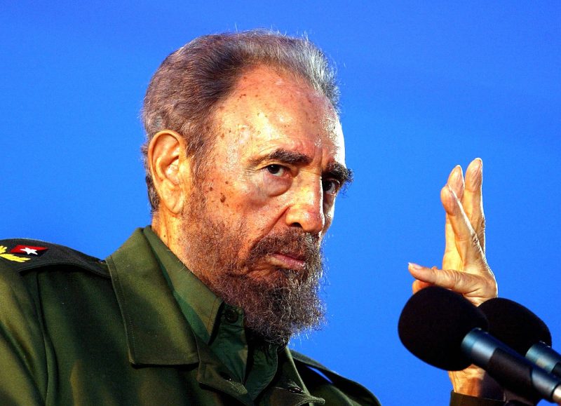 DiazCanelB's tweet photo. #FidelEnUnaFrase: "Nosotros poseemos armas nucleares en virtud del poder invencible de las armas morales.  Por eso nunca se nos ha ocurrido fabricarlas". (17 de noviembre de 2005, UH) https://t.co/nsgwNDiwLA