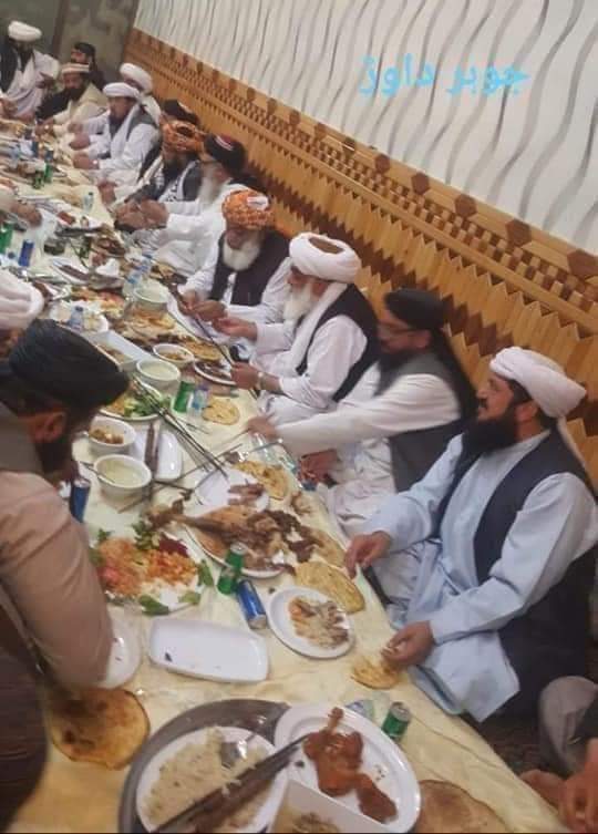 javed_mahsood's tweet photo. مہنگائی کے خلاف احتجاج میں صاحب اپنے کارکنوں سمیت خود شریک ہیں 🥺
 😒😶 https://t.co/UvP1Vw9YJs