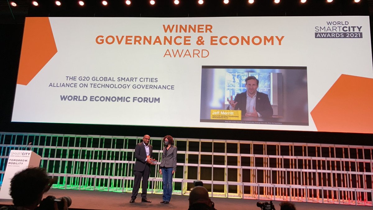 🏛️ The #Governance &amp; #Economy Award has been awarded to... The <a href="/G20/">G20</a> Global #SmartCities Alliance by the <a href="/wef/">World Economic Forum</a> ! Congratulations! 

#WorldSmartCityAwards | #SCEWC21