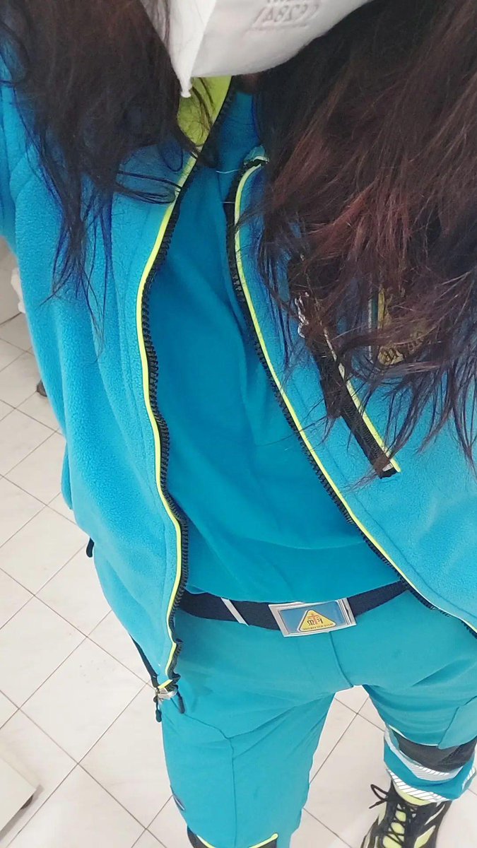 kikkadna2's tweet photo. E dai che la divisa mi fa sembrare magra e questo reggiseno sportivo pure senza tette
π
#cuoregiallociano ππ https://t.co/GS1gRWb8rG