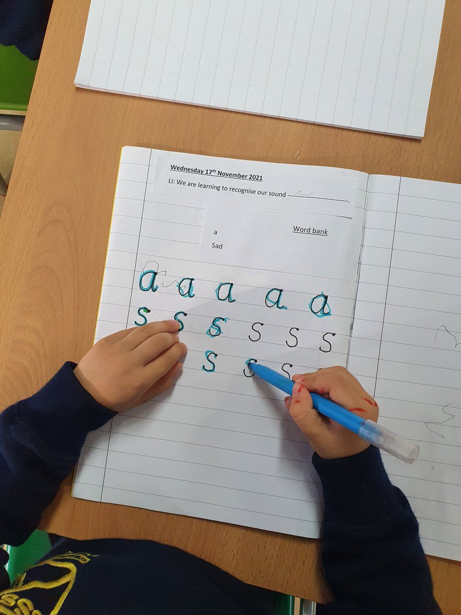 ststephensSW8's tweet photo. Reception were learning to recognise 's' today ๐ in phonics. Sssssss snake ๐ #StStephensReception #EYFS #StStephensLearning #phonics #StStephensPhonics #ReadWriteInc https://t.co/saY6o1nsbA
