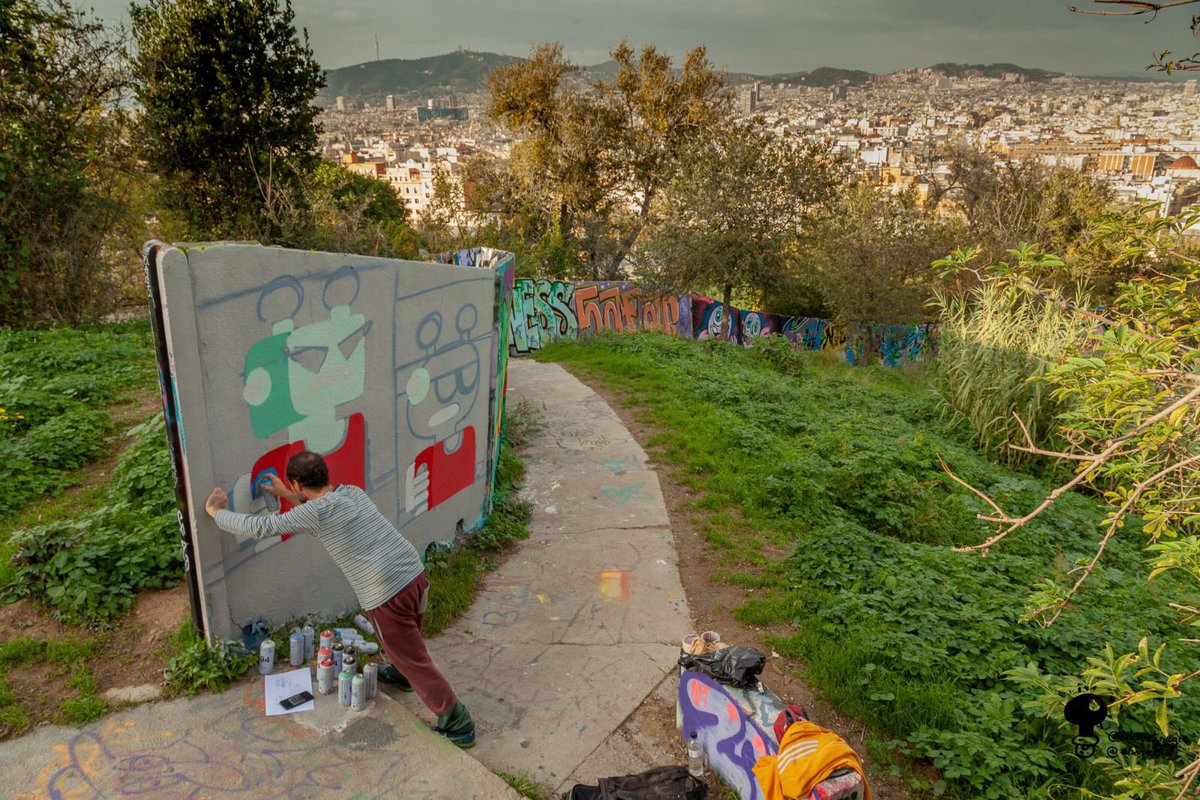 Find &amp; Collect
GM Frens, are you around Barcelona these days?? This @robotosnfts Derivate Graffiti can be seen in the Poble-sec/Montjuïc area, if you are one the first 5 people to find it and DM me a proof-picture, u will get the free NFT copy of the graffiti (free + gas)!