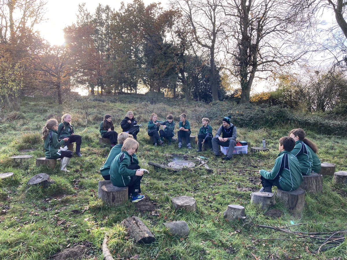 KESPreparatory's tweet photo. #stroudy6 cooking and eating mini pizza pockets round the fire in the wild grounds of @Stroud_School delicious!! #stroudoutdoors #strouddiscovery #stroudcollaboration https://t.co/PnJXTxGPgB