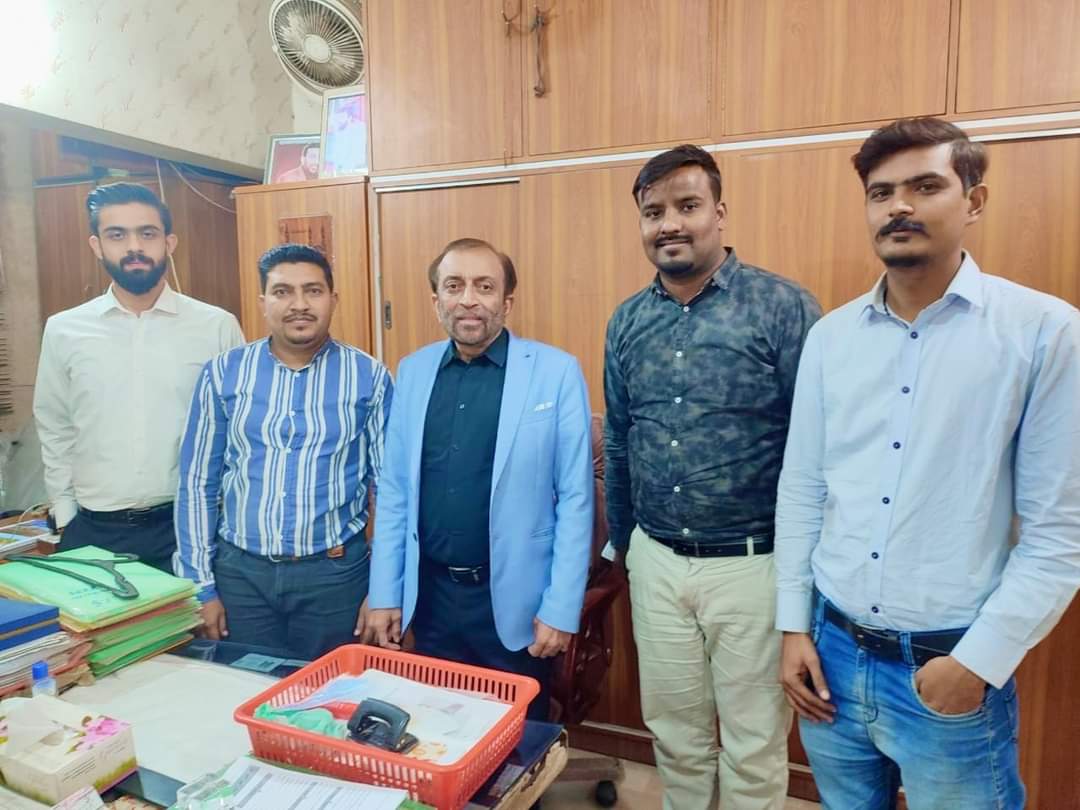 ORCMQM's tweet photo. سربراہ ایم کیو ایم تنظیم بحالی کمیٹی ڈاکٹر فاروق ستار اور سابق گورنر سندھ ڈاکٹر عشرت العباد کے درمیان دبئی میں ہونے والی میٹنگ کے بعد ینگ پولیٹیکل موومنٹ کی مرکزی کابینہ سے سربراہ تنظیم بحالی کمیٹی ڈاکٹر فاروق ستار کی جانب سے ملاقات اور دیگر سیاسی امور پر تبادلہ خیال کیا گیا. https://t.co/3sVuc5vrqo