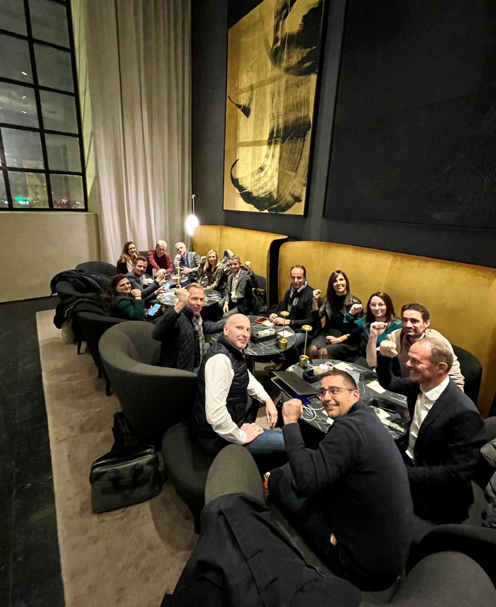 Keyrus_group's tweet photo. #AmazingTeam #SharingTogether
Moment d'échanges et de partages entre nos Managers lyonnais hier à l’Hôtel Intercontinental 🤩
Animé par des ateliers participatifs pour terminer l'année en beauté et préparer 2022 🚀🚀
Le tout clôturé par une dégustation de cocktails #Cheers 😍🥂 https://t.co/txO8kAxoL3