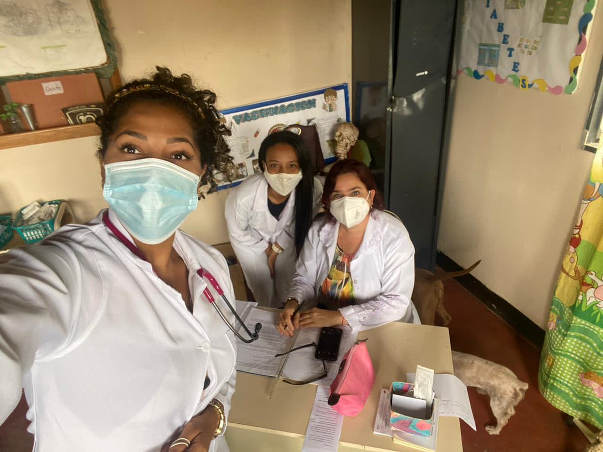 Marisol75399215's tweet photo. #CubaCoopera 
#CubaVive Gloria a esa juventud,a los nuevos salvadores de vida que elevan la noble profesión de médicos a los más altos niveles de consagración y ética que ha conocido el mundo...
@Cubacooperabol2
@cubacooperaven https://t.co/2OfHl9tjoY