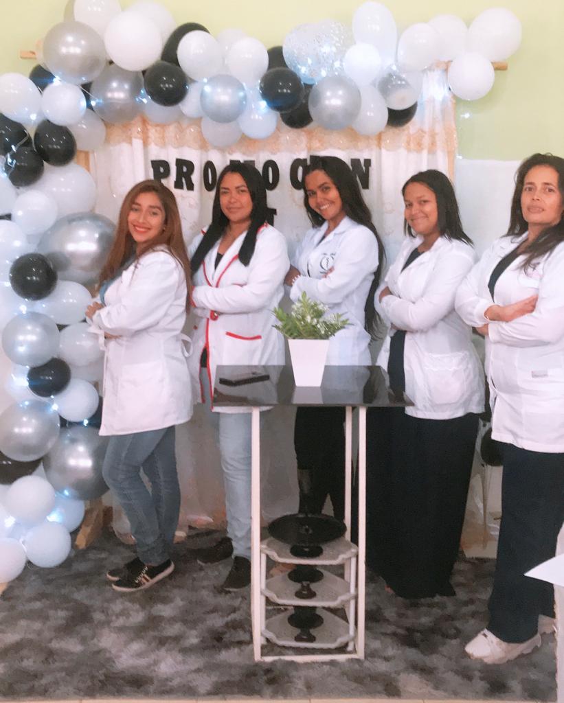 Marisol75399215's tweet photo. #CubaCoopera 
#CubaVive Gloria a esa juventud,a los nuevos salvadores de vida que elevan la noble profesión de médicos a los más altos niveles de consagración y ética que ha conocido el mundo...
@Cubacooperabol2
@cubacooperaven https://t.co/2OfHl9tjoY