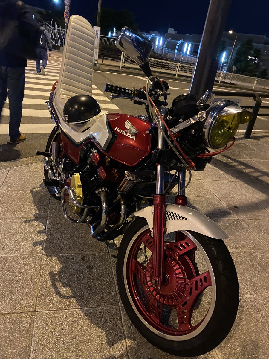 syo20040130's tweet photo. フル国内1型cbx400f売ります不具合は特にありません
現金一括190万で売ります　現車確認可能です大阪からです　気になるかたDMお願いします！
#cbx400f売ります
#cbr400fうるます
#バブ売ります
#単車売ります
#ゼファー売ります
#xjr売ります
#GS売ります https://t.co/coym7QXbNo