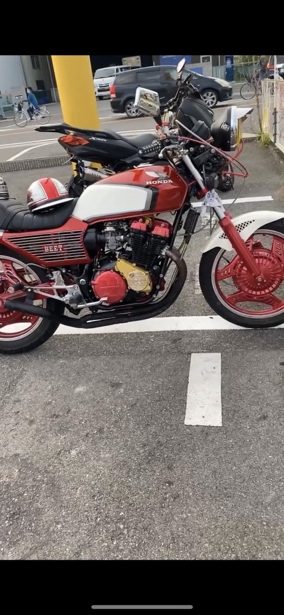 syo20040130's tweet photo. フル国内1型cbx400f売ります不具合は特にありません
現金一括190万で売ります　現車確認可能です大阪からです　気になるかたDMお願いします！
#cbx400f売ります
#cbr400fうるます
#バブ売ります
#単車売ります
#ゼファー売ります
#xjr売ります
#GS売ります https://t.co/coym7QXbNo