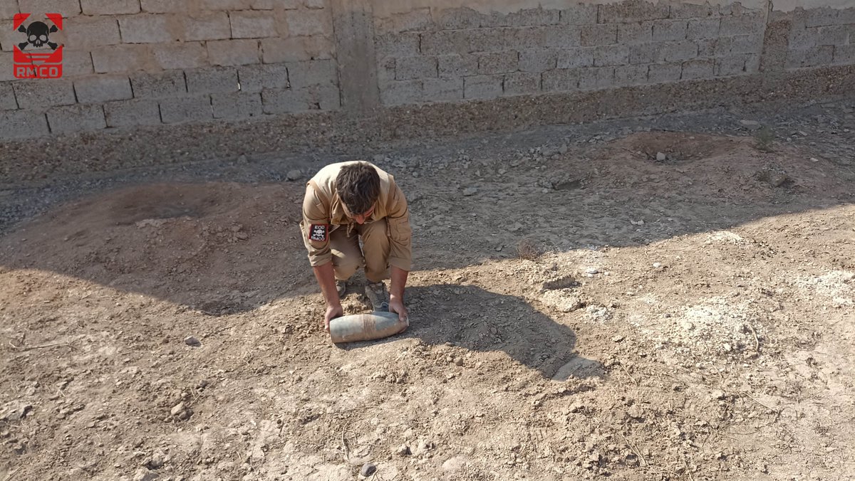 rojcp_sy's tweet photo. تنظيف ثلاث مواقع بمساحة 3818م² وإزالة قنبلة يدوية وقذيفتين من ذخائر الحربية الغير متفجرة بالقرية ابو فلاح في منطقة محطة القطار في ديرالزور
بتاريخ 3\11\2021 ولايزال العمل مستمراً ليتم تنظيف المنطقة من خطر الألغام
#منظمة_روج_لمكافحة_الألغام
#safe_steps_to_save_future
#RMCO https://t.co/f8YQJP1gBw