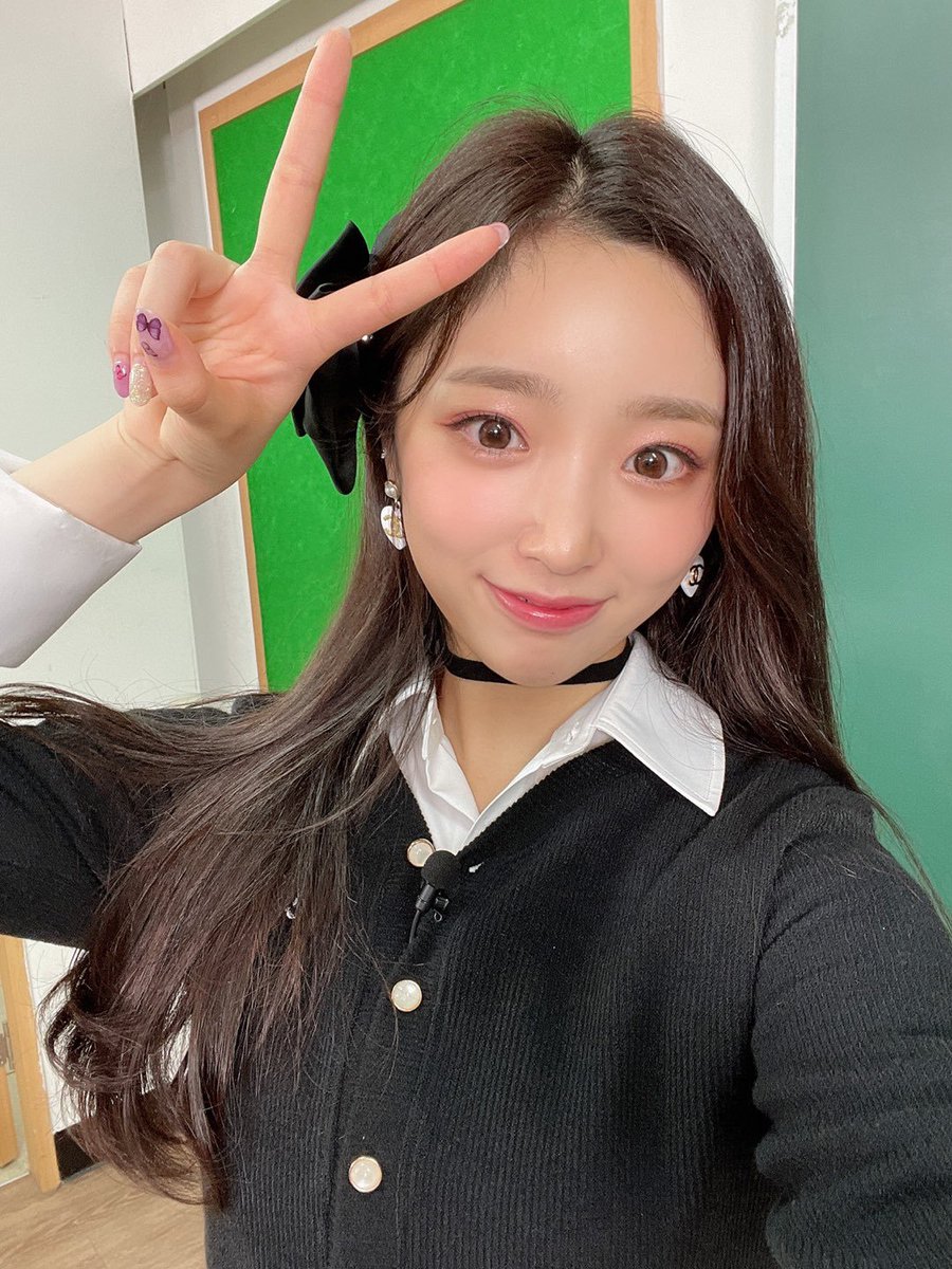 HinaThailand's tweet photo. [#HINA 🗓️211117] 🌷TW UPDATE 

[#히나] ถ่ายรูปนี้โอกาสที่ไม่ได้ใส่ชุดนักเรียนมานานมากแล้ว😽❤ ❤

#LIGHTSUM #히나 #ヒナ #ฮินะ 🐰💗 https://t.co/C2kHxw0SZX