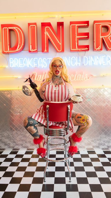 blonde Mary or brunette Mary? 👀 https://t.co/0uqhbLGSl9