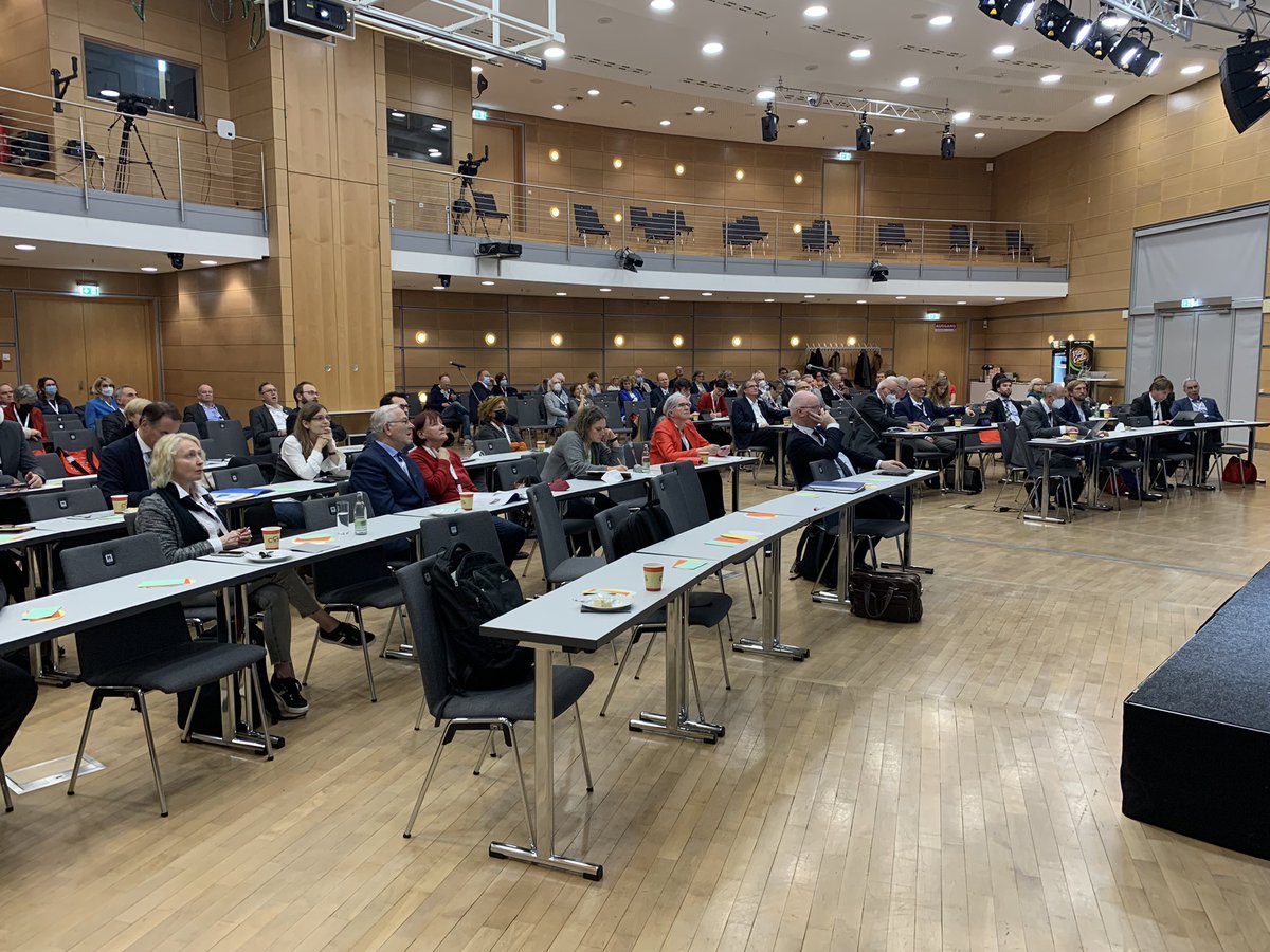 TimBagr's tweet image. Gut besuchtes Forum zu Klimaschutz und Klimaanpassung in Kommunen mit Kai Niebert @DNR_biodiv , Simone Raskob @Essen_Ruhr und Dietmar Horn vom @bmu  #staedtetag21