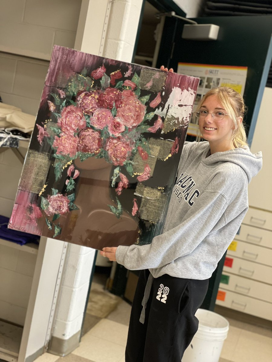 EHSvikingART's tweet photo. Senior Hannah Mohr knocks it out of the park with this mixed media painting. #seniorstudio #highschoolart https://t.co/khyEg2eu6P