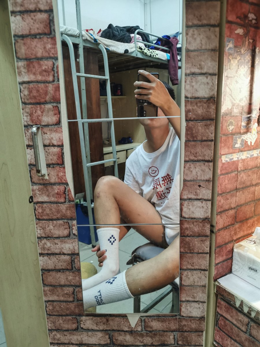 XHSKDHQY's tweet photo. 舍友在後面打電腦遊戲，底迪偷偷の發騷玩屌，好刺激好喜歡❤️ https://t.co/J4lRfAgvPq