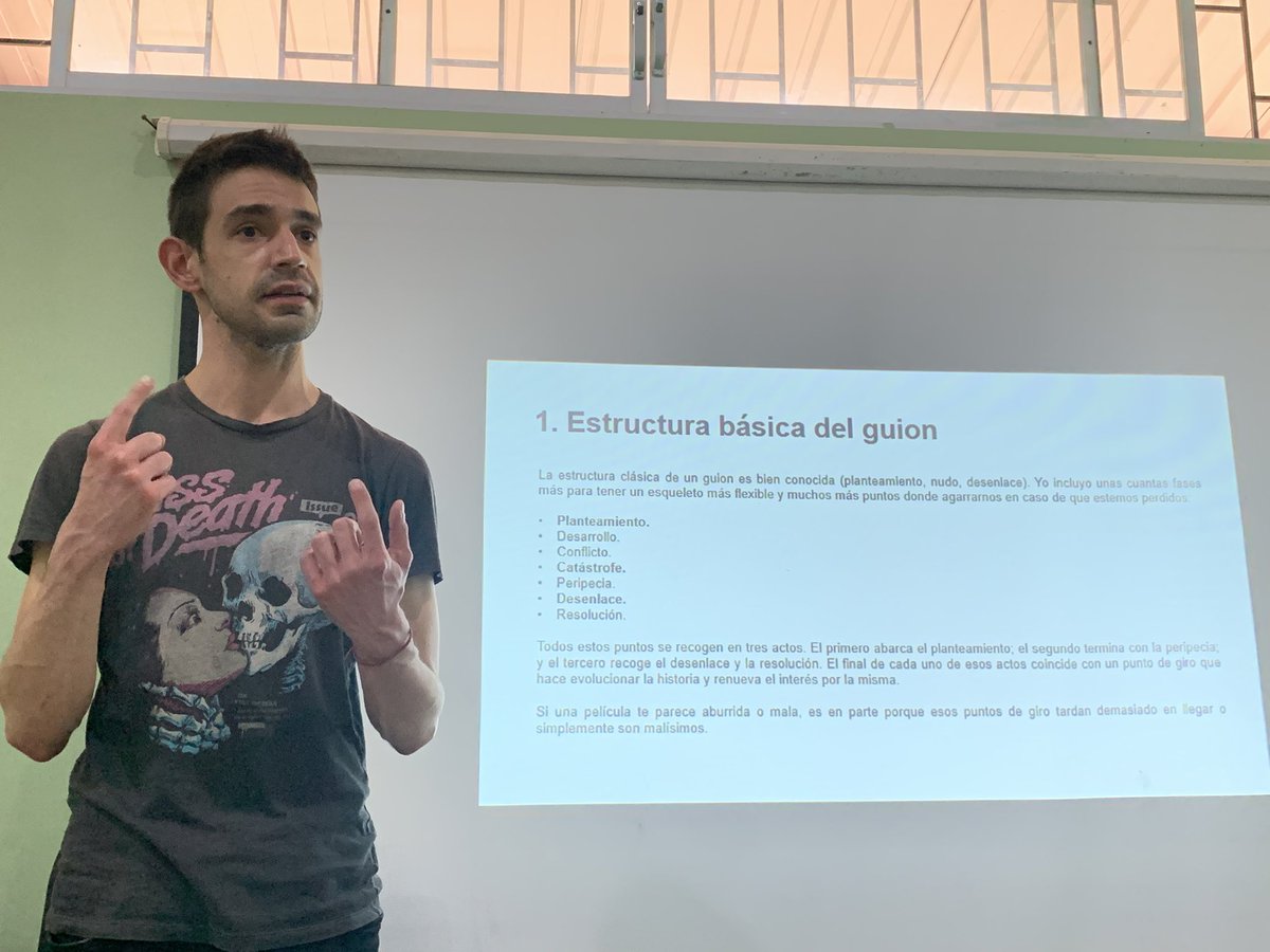 confeniae1's tweet photo. En el marco del Festival Cine @kunturnawicine se realiza un taller de dirección de cine con profesionales del Instituto de Fomento a la Creatividad e Innovación #IFAIC y comunicadores de las nacionalidades en coordinación entre la Dirigencia de Comunicación y Arte Nativo https://t.co/z3gcLNhBzI
