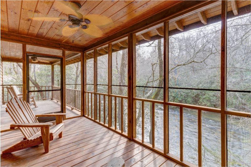 GA_MTN_CABINS's tweet photo. It's a holiday miracle -- Talking Waters has dates open for Christmas! This pet friendly paradise on the river is perfect for anglers or anyone who wants a relaxing mountain retreat.
More pics &amp; booking calendar here: https://t.co/5manz2rkmw
#riverfront #cabinrental #blueridgega https://t.co/QPjHYnIpr1