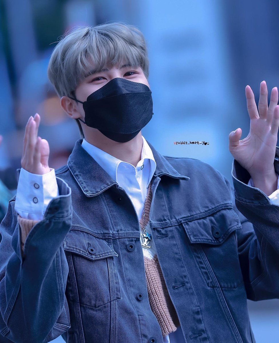 rabbit_heart_yu's tweet photo. #wanshin #완신
#maximum #맥시멈
#新大久保 #showbox
#出勤🧑💼💪❤️🔥❤️🔥❤️🔥
211117
오늘도 너무 좋아~🤴🥇✨
멋있어💕 그리고 너무 착해😌💖
@MAXIMUM2020S https://t.co/tHOEWTJnnH