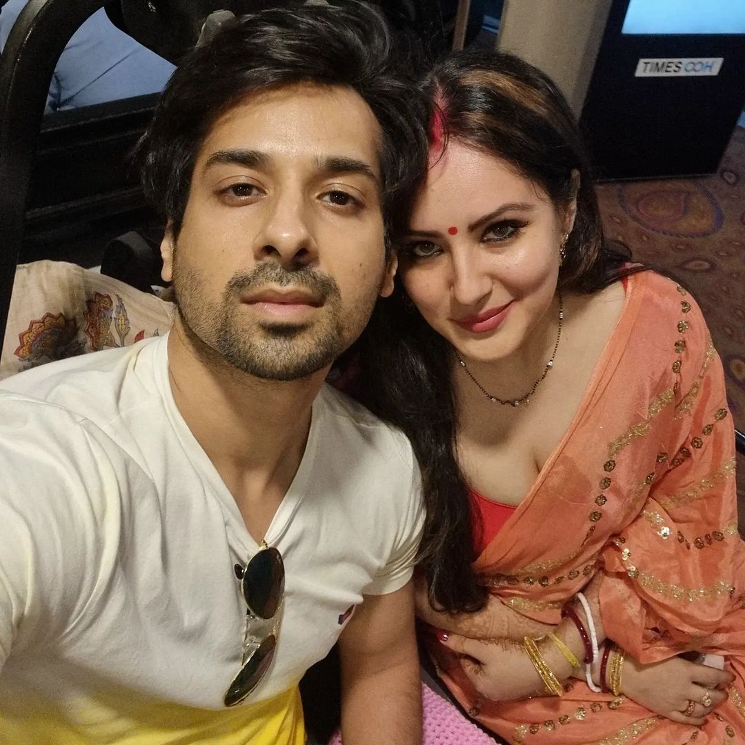 NetworkFilmy's tweet photo. Actress #PujaBanerjee with her husband 💞
#FilmyNetwork #Tollywood #celebrity #cineblog #Cinema https://t.co/kioGSPDwHt