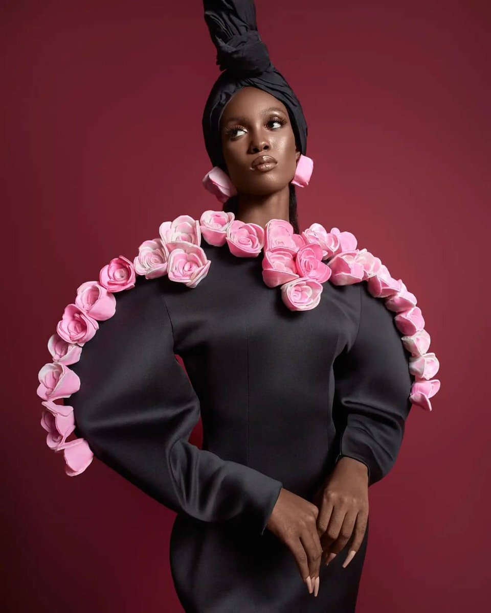 DebonairAfrik's tweet photo. Weiz Dhurm Franklyn
Spring Summer Ready to Wear 2022
lʌɪf
Hand-painted rose blooms on an exaggerated sleeve Black Mini Dress.

Photographer @ofureighalo
Make up @beautysecretsbygina
Model @pagesmodels

#debonairafrik #fashion #weizdhurmfranklyn #readytowear #springsummer2022 https://t.co/5yuOwqcchp