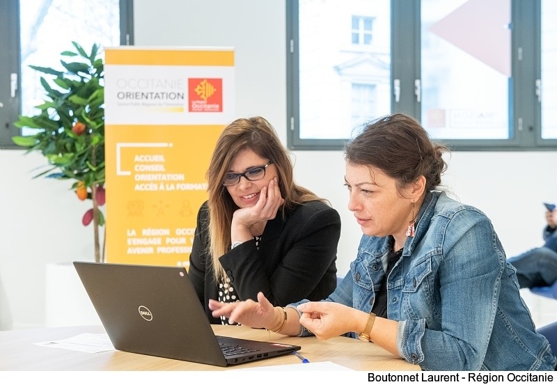 Occitanie's tweet photo. Trouver son #orientation tout au long de sa vie 👍

Avec les Maisons de l’#Orientation de #Montpellier et #Toulouse, la Région accompagne chacun pour construire sa réussite professionnelle 👉 https://t.co/k2p5L1S4qV https://t.co/TKYGjTix3I