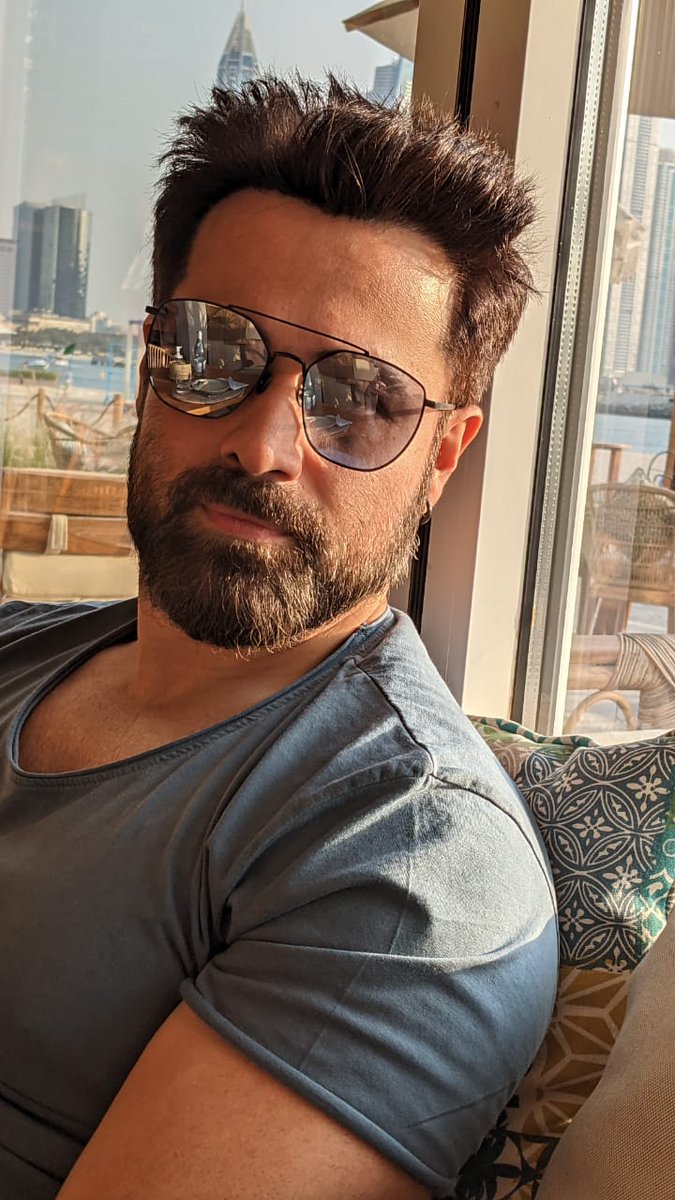 emraanhashmi's tweet photo. Dubai!! 🐫 ☀ 🌊 😁 https://t.co/hBXpxbNqjQ