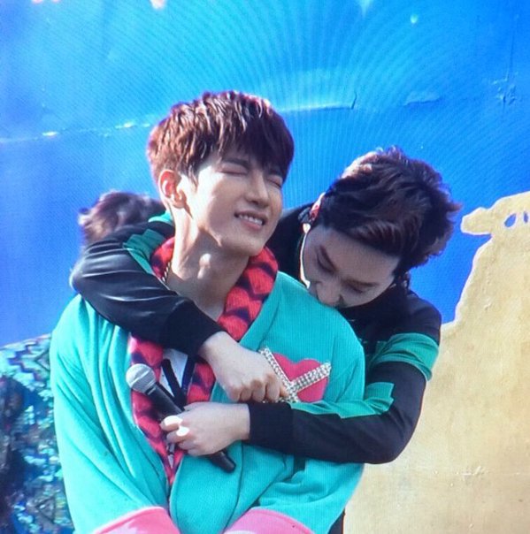 JunKayPM's tweet photo. #ChanKay the cutest 💗💜 https://t.co/NOVmR9jJAo
