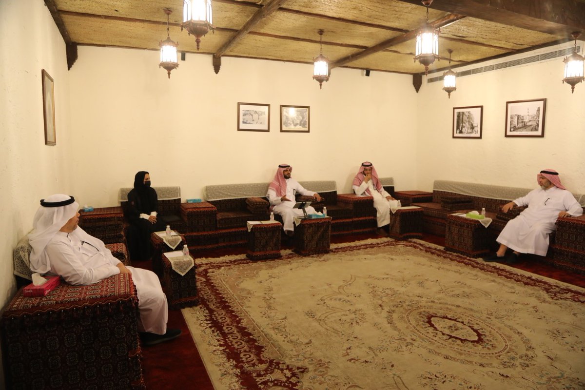 عقد مجلس إدارة شعبة الحشود اجتماعا مع معهد أبحاث الحج والعمرة بجامعة أم القرى لبحث سبل التعاون فيما يخدم المجتمع ويدعم رؤية المملكة 2030.