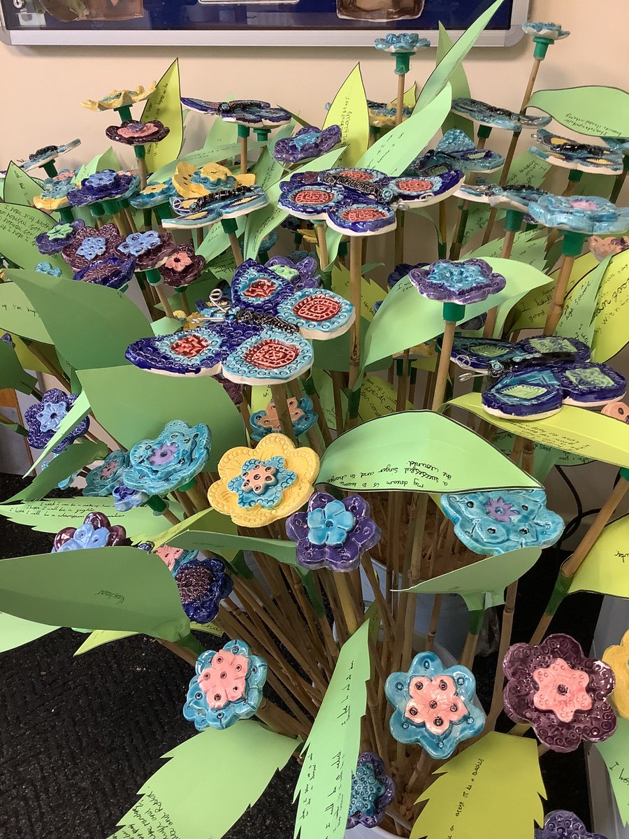 FairfieldPrimSc's tweet photo. Our children made these beautiful flowers with messages of Hope in September. Thank you to @jane_ceramics for bringing them back today and putting the display together . We love them 🌺🌸💕 https://t.co/PQL5YRaM9g
