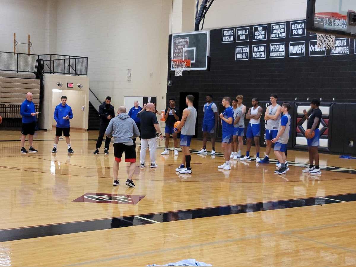 forest_carolina's tweet image. We were happy to be able to host @CoachSchertzISU and his guys from @IndStBasketball last night. Good luck in the tournament this week and the rest of the season. You have a new fan of Sycamore basketball in Myrtle Beach, SC.
