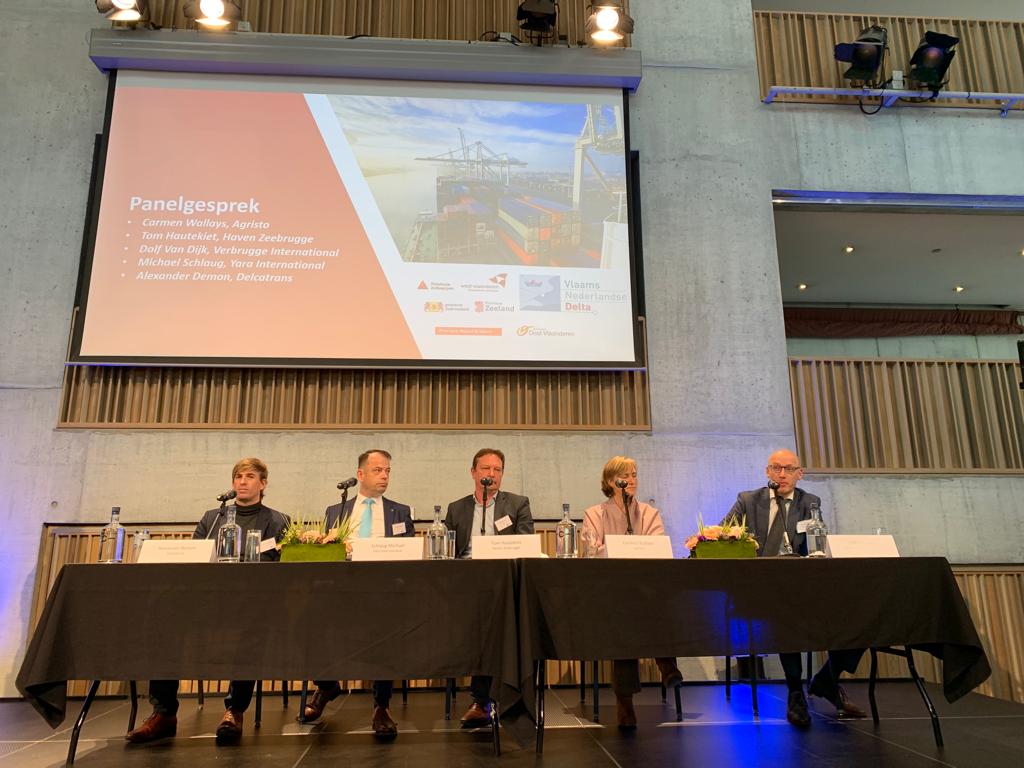 BEinNL's tweet photo. Vandaag vond de jaarlijkse conferentie van @VNDelta plaats, getiteld ‘Gateway to Growth?’. Het belang van de VND-havens voor het industriële en logistieke hinterland van de Deltaregio werd er besproken, alsook uitdagingen zoals #Brexit en de #coronacris voor onze havens. 🇧🇪🇳🇱 https://t.co/vWtLH1sEbV